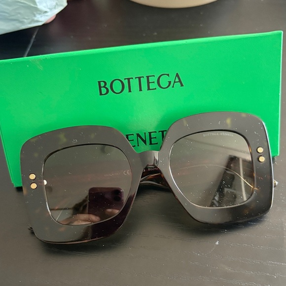 Bottega Veneta Tortoise Shell Sunglasses main image 4